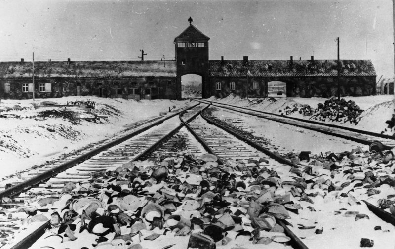Auschwitz2.jpg